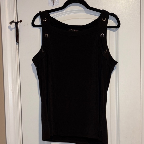 ✨ Grommet Tank ✨ - Picture 2 of 4